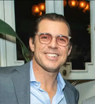 Mauricio R.